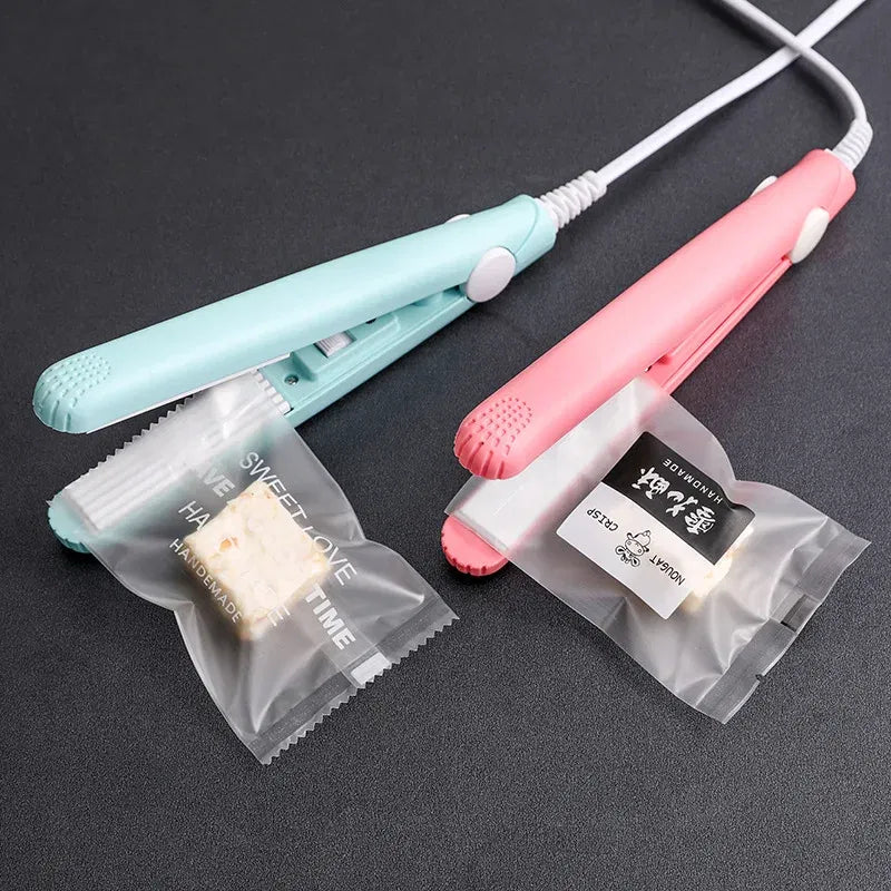 Color: Black, Plug standard: us - Mini Flat Iron For Travel Hair Straightener Small Portable Straightening Iron Ceramic Women Men Quick Easy Short Hair Styling